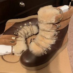Authentic Uggs Viki Waterproof Boots 🥾